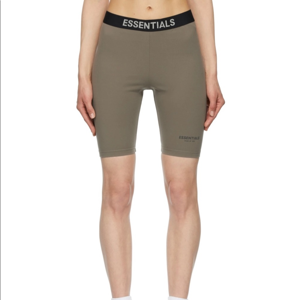 ESSENTIALS
Taupe Athletic Bike Shorts